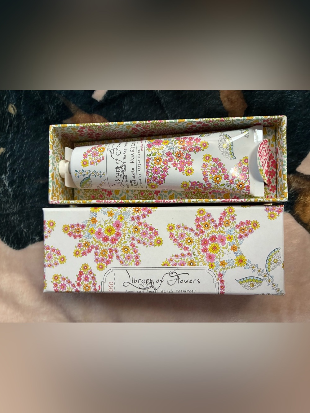 Library of Flowers by Margot elena hand Creme in Honeycomb